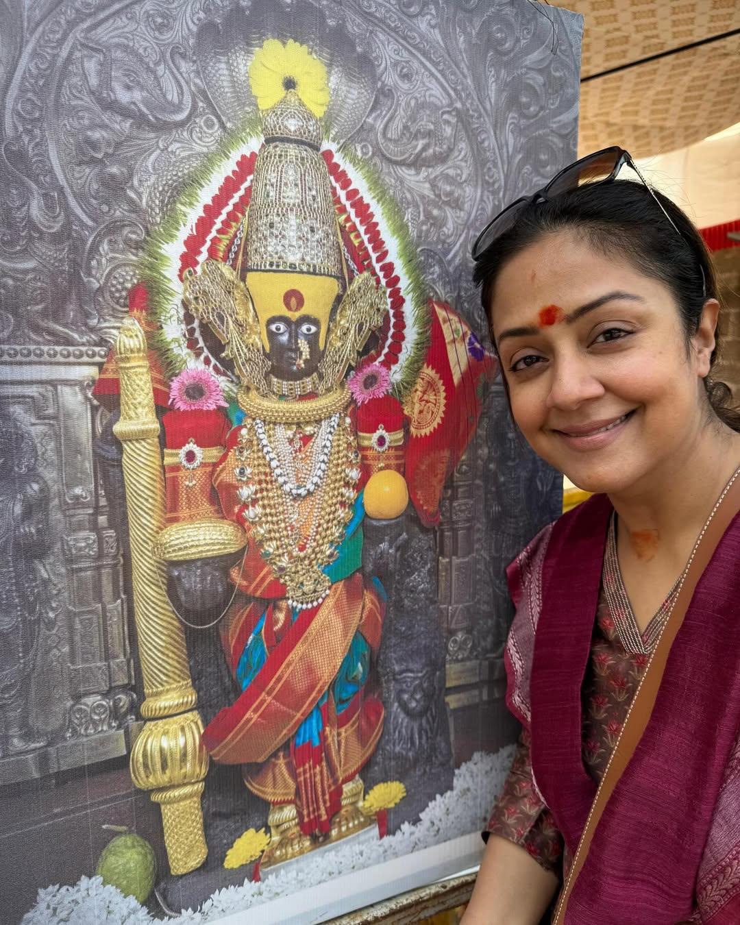 ज्योतिका की यह पोस्ट उनके फैंस के बीच काफी लोकप्रिय हो रही है. उन्होंने इस दौरान दोनों मंदिरों के दर्शन करते हुए कुछ तस्वीरें भी साझा कीं, 
