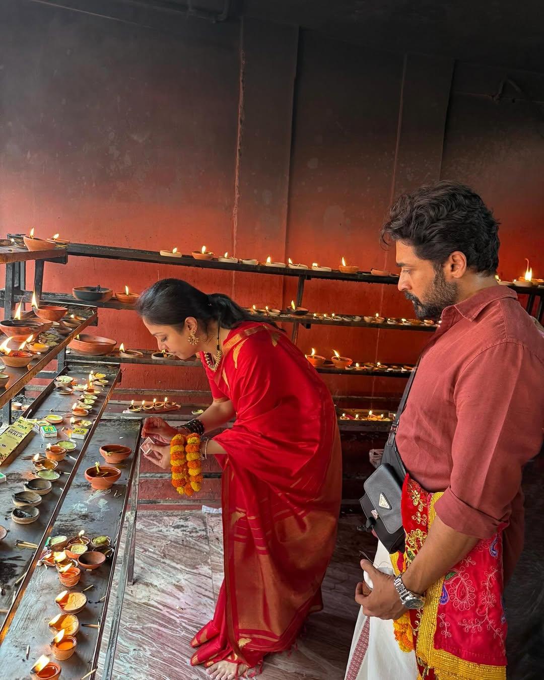 यह यात्रा ज्योतिका और सूर्या के लिए बेहद खास थी, क्योंकि दोनों ने एक साथ दो महत्वपूर्ण शक्तिपीठों के दर्शन किए, जो न केवल धार्मिक दृष्टिकोण से महत्वपूर्ण हैं, 