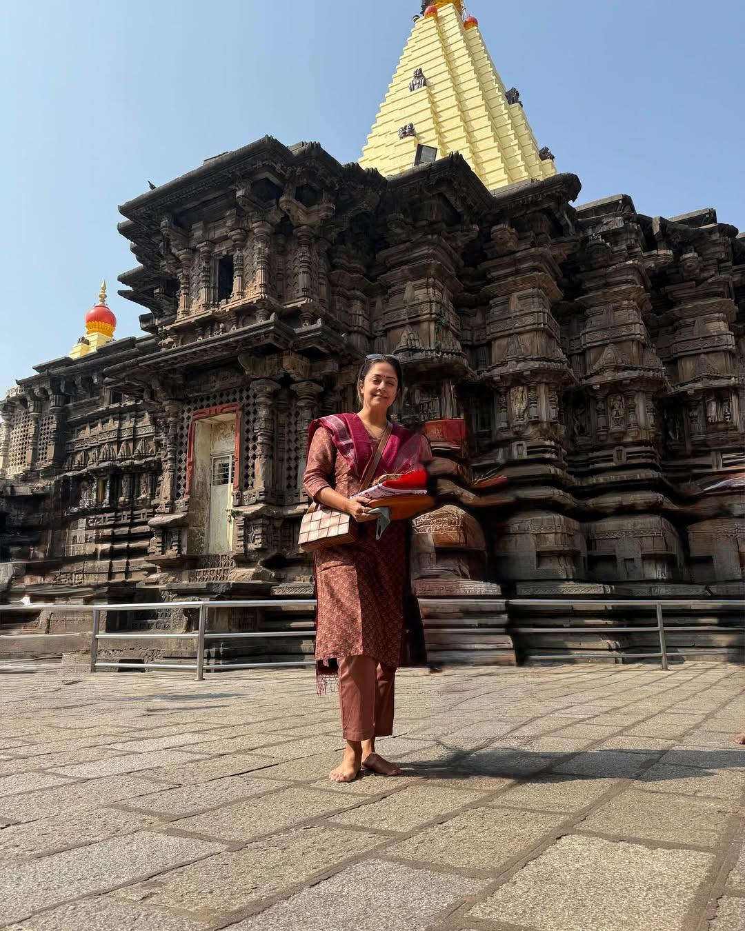 इस धार्मिक यात्रा के बाद ज्योतिका अपनी अगली फिल्म की शूटिंग भी शुरू करने वाली हैं, जैसा कि उन्होंने अपनी पोस्ट में उल्लेख किया. इसके साथ ही उन्होंने अपने फैंस को उनके लगातार समर्थन और आशीर्वाद के लिए धन्यवाद भी दिया.