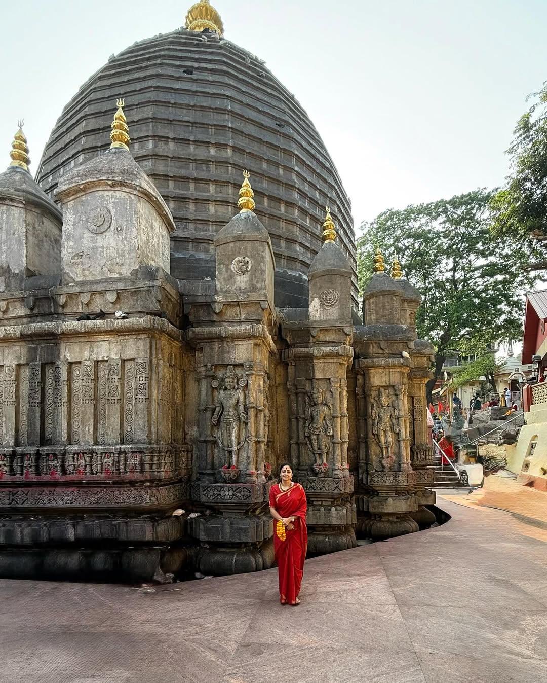 बल्कि भारतीय संस्कृति और आस्था के भी प्रतीक हैं. कामाख्या मंदिर असम में स्थित है और यहां देवी महाकाली की पूजा की जाती है, जबकि महालक्ष्मी मंदिर कोल्हापुर में स्थित है, जो देवी महालक्ष्मी को समर्पित है.