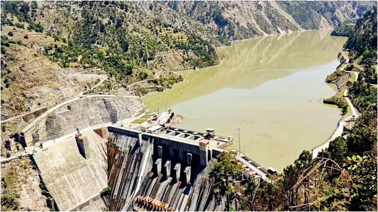 चेनाब नदी पर बनी बगलिहार जलविद्युत परियोजना. तस्वीर/एएनआई
