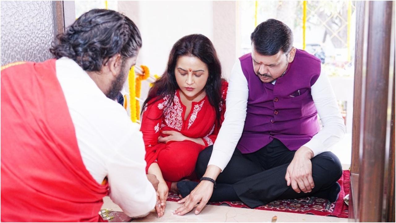 सीएम फडणवीस अब मुंबई के वर्षा बंगले में रहेंगे. तस्वीर/X