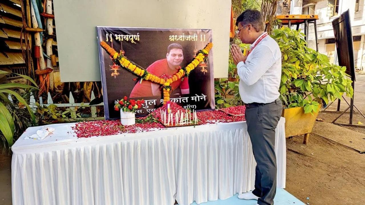 Iपहलगाम आतंकी हमले में शहीद हुए इंजीनियर अतुल मोने, सहकर्मियों ने दी श्रद्धांजलि