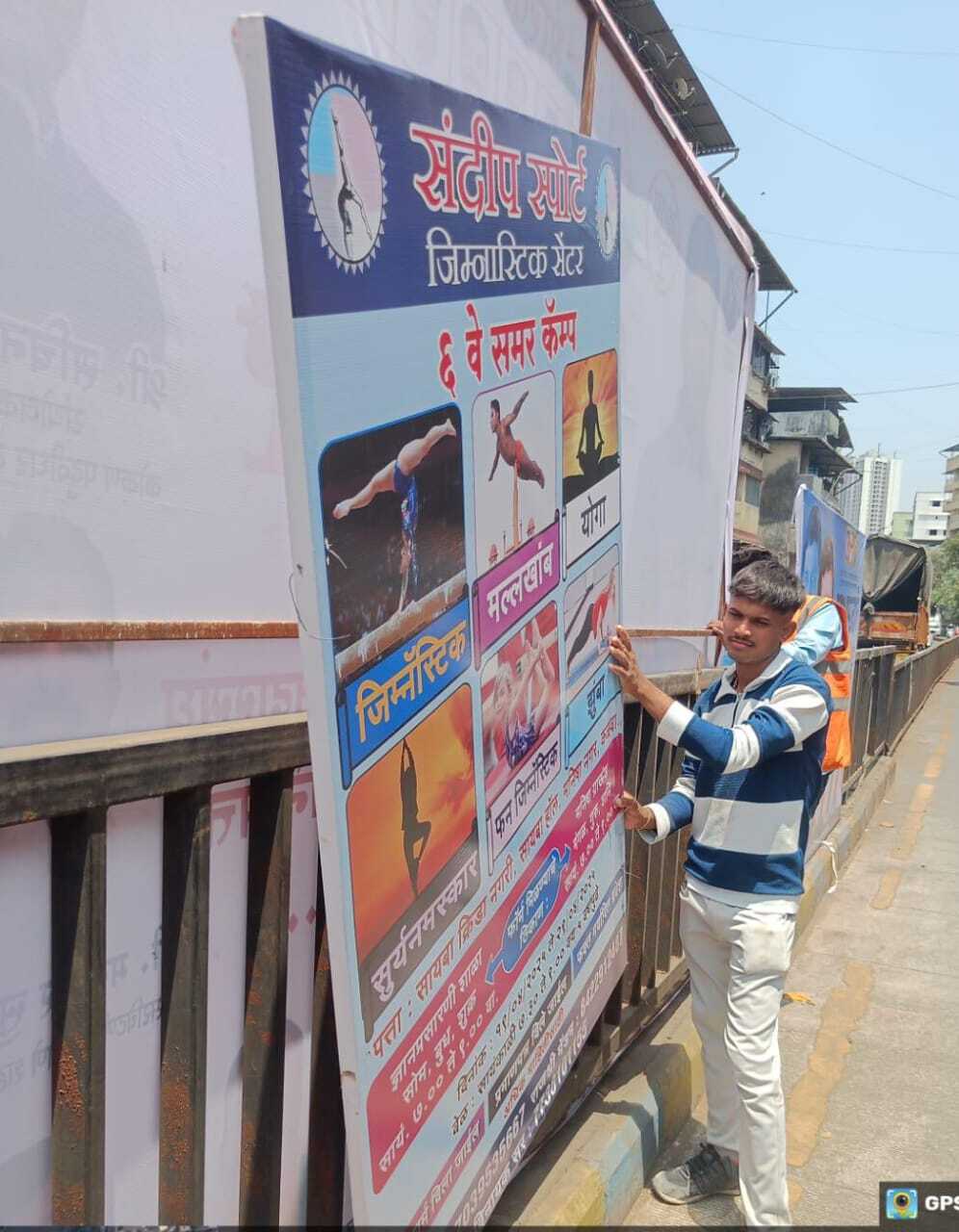 इस अभियान के पहले दिन ही ठाणे नगर निगम ने 422 अवैध फ्लेक्स बोर्ड और होर्डिंग्स हटाए थे. इसके बाद दूसरे दिन टीएमसी ने और भी सख्त कार्रवाई की. ठाणे नगर निगम का यह अभियान शहर भर में विभिन्न सड़कों, डिवाइडरों और पेड़ों पर खतरनाक तरीके से लगाए गए पोस्टर्स और साइनबोर्ड्स को हटाने का था.