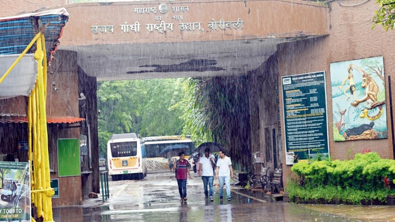 Iसोमवार को पार्क बंद, फिर भी भीड़ अंदर कैसे? पर्यावरणविदों का सवाल