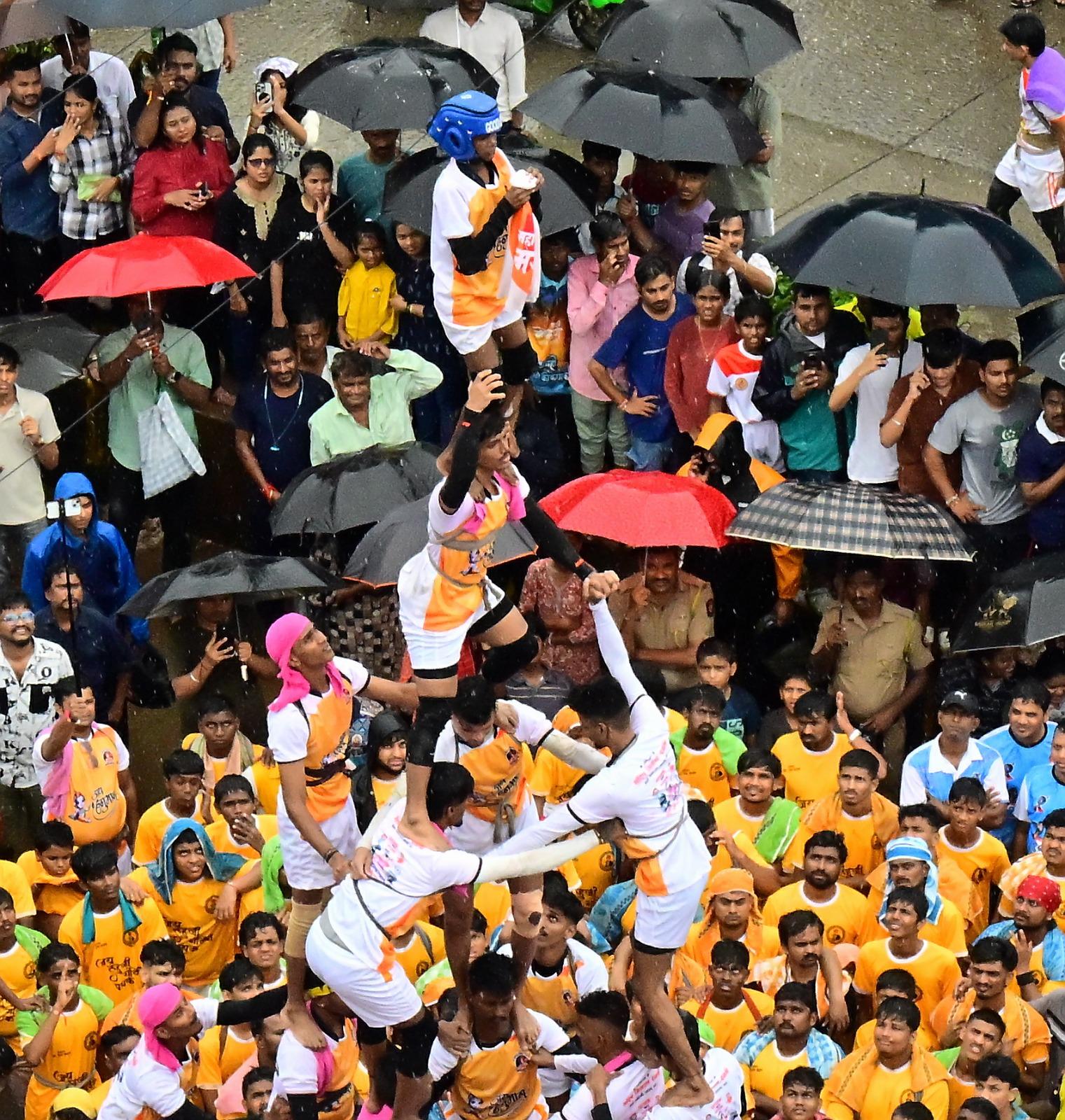 दही हांडी सामुदायिक जुड़ाव, युवा जुड़ाव और सांस्कृतिक गौरव को बढ़ावा देने का एक मंच भी है.