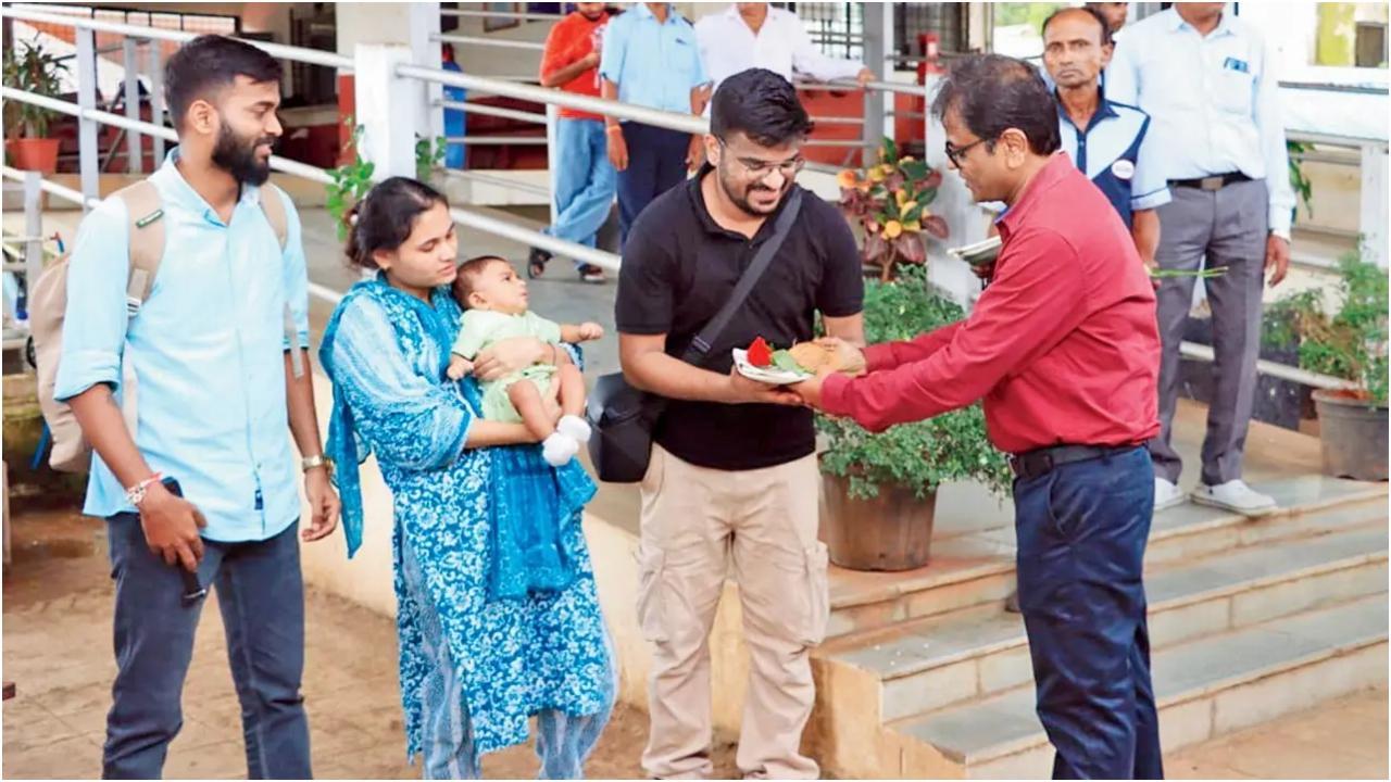 Iमहाराष्ट्र और गोवा के बीच भारत की पहली रो-रो कार रेल सेवा शुरू
