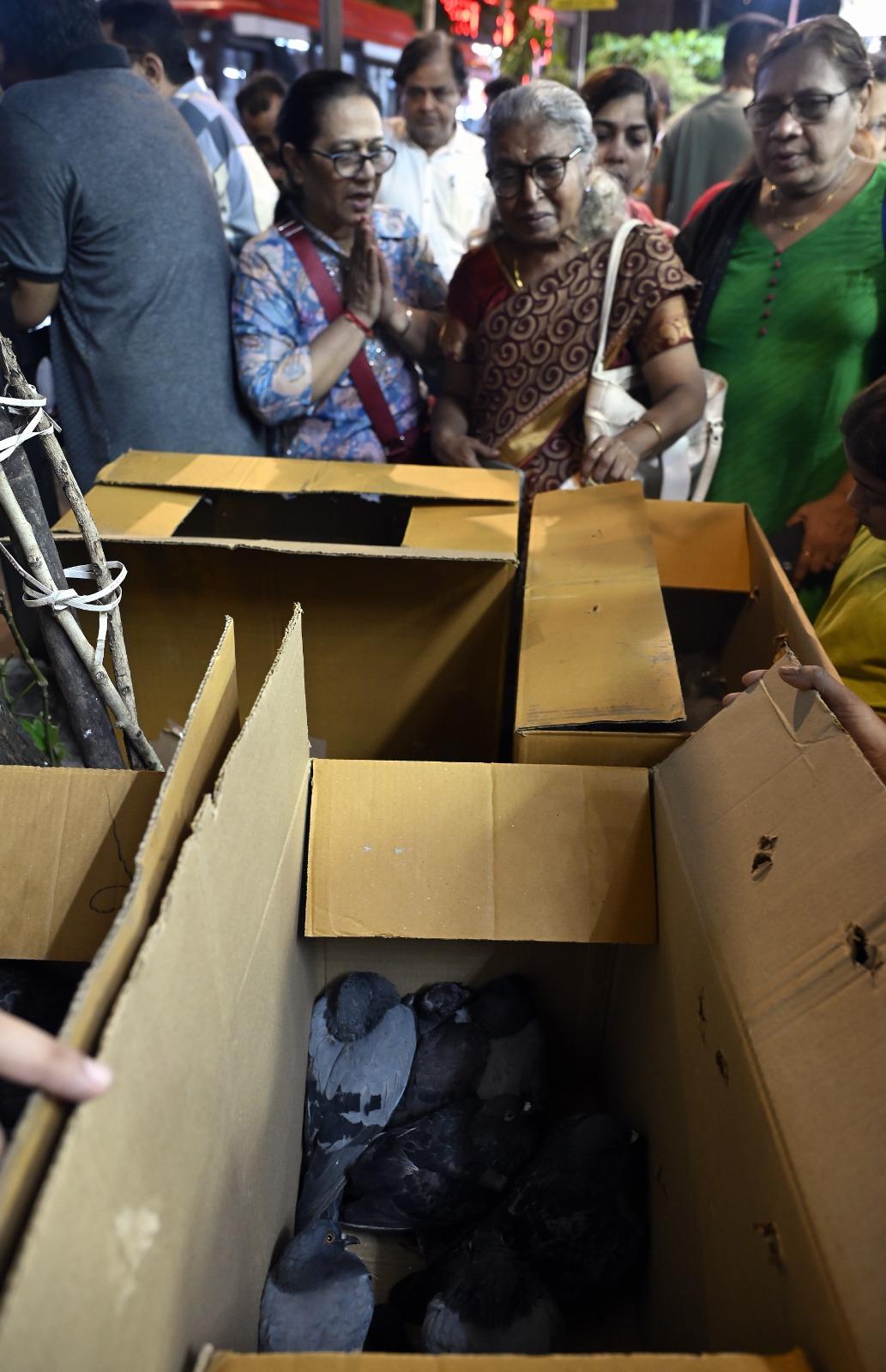 जैन समुदाय का कहना है कि कबूतर खाना सिर्फ दाना पानी का स्थान नहीं, बल्कि उनकी करुणा और जीवदया की परंपरा का प्रतीक है.