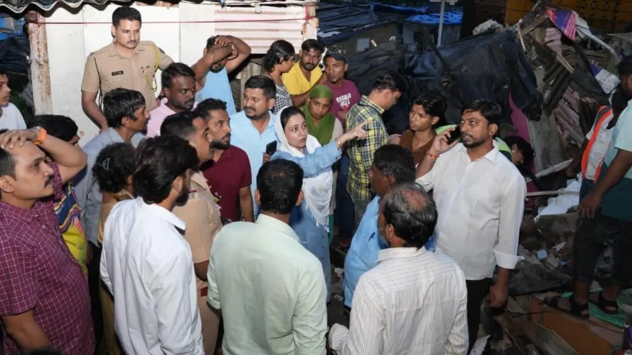Iचेंबूर हादसा: विधायक सना मलिक-शेख पहुंचीं घटनास्थल, प्रभावितों को दिलाया भरोसा