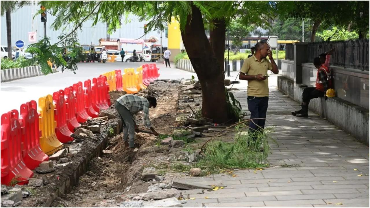 इस रूपांतरण से प्रति लेन यातायात क्षमता में 600-900 वाहनों की वृद्धि होने का अनुमान है.