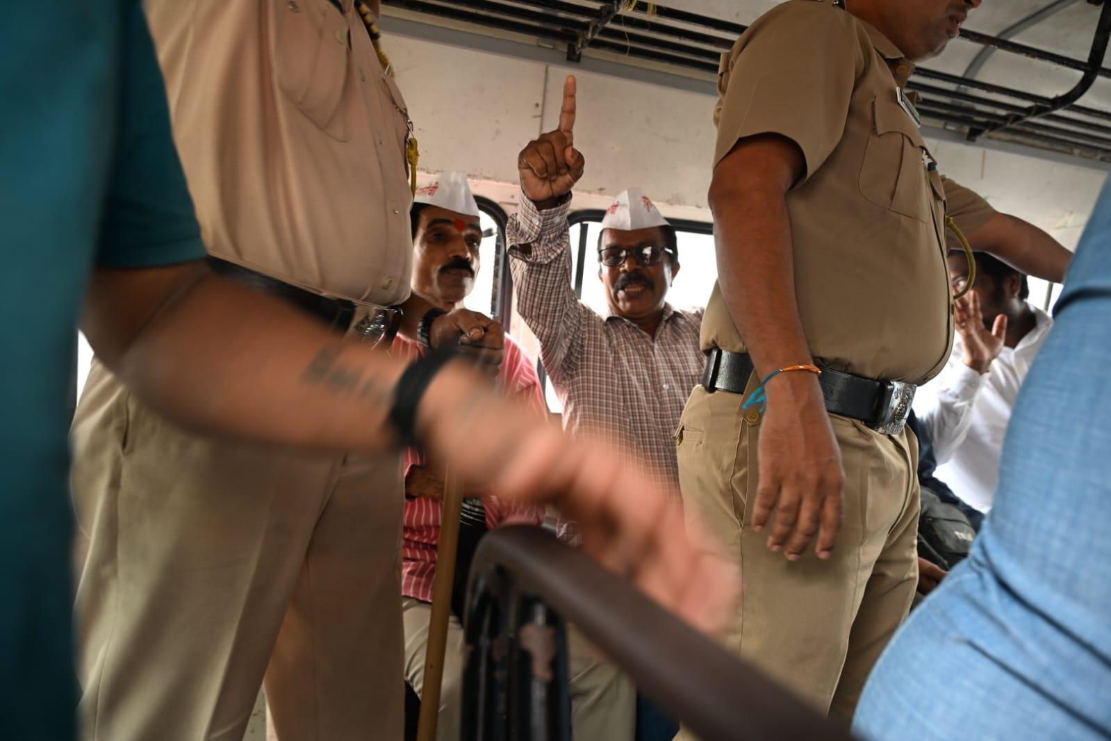 उन्होंने जोर देकर कहा कि सार्वजनिक स्थानों पर कबूतरों को दाना खिलाने वालों पर जुर्माना और एफआईआर जारी रहनी चाहिए, क्योंकि यह न केवल स्वच्छता को बिगाड़ता है बल्कि फेफड़ों और अन्य गंभीर बीमारियों का खतरा भी बढ़ाता है.
