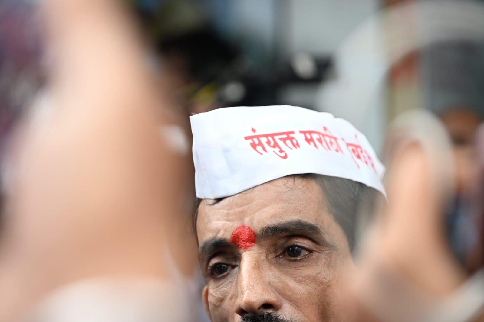 उन्होंने इसे ‘बर्बरतापूर्ण कृत्य’ बताते हुए कहा कि बीएमसी और पुलिस, अदालत के आदेशों का उल्लंघन करने वालों पर कार्रवाई करने से बच रही हैं.