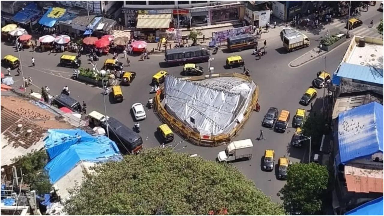 बीएमसी ने सोमवार को बताया कि आदेशों का उल्लंघन करके कबूतरों को दाना डालने के लिए अगस्त में बीएमसी ने तीन पुलिस मामले दर्ज किए हैं और 64 लोगों पर कुल 32,000 रुपये का जुर्माना लगाया है.