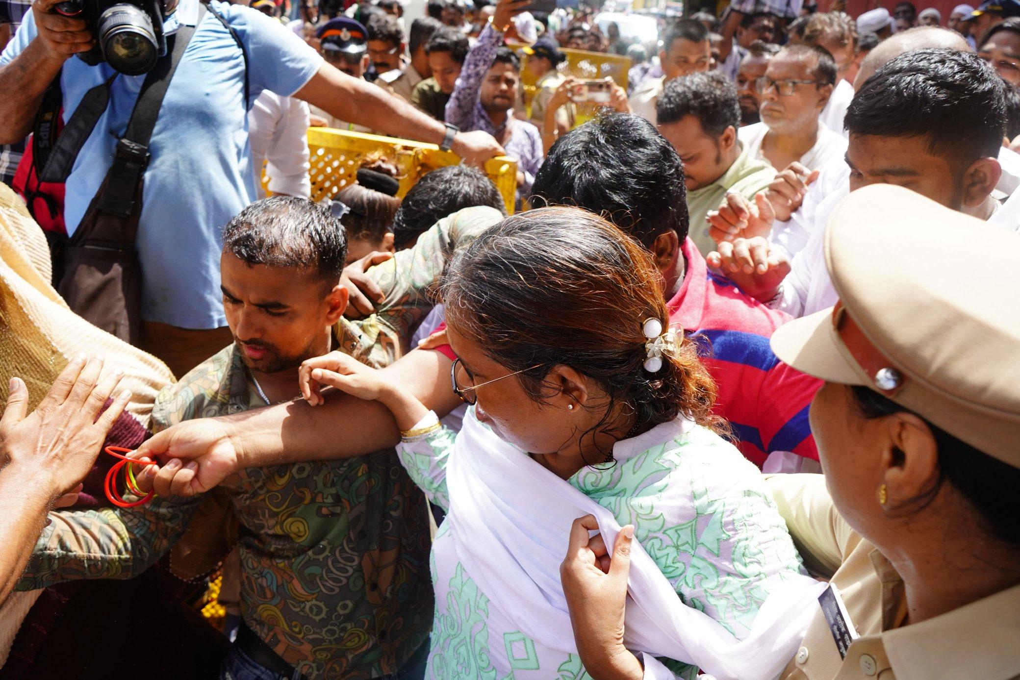 सांसद वर्षा गायकवाड ने मीडिया से कहा कि एक दशक से अधिक समय से चल रहे मालवणी टाउनशिप स्कूल का मनमाने ढंग से निजीकरण किया जा रहा है. 