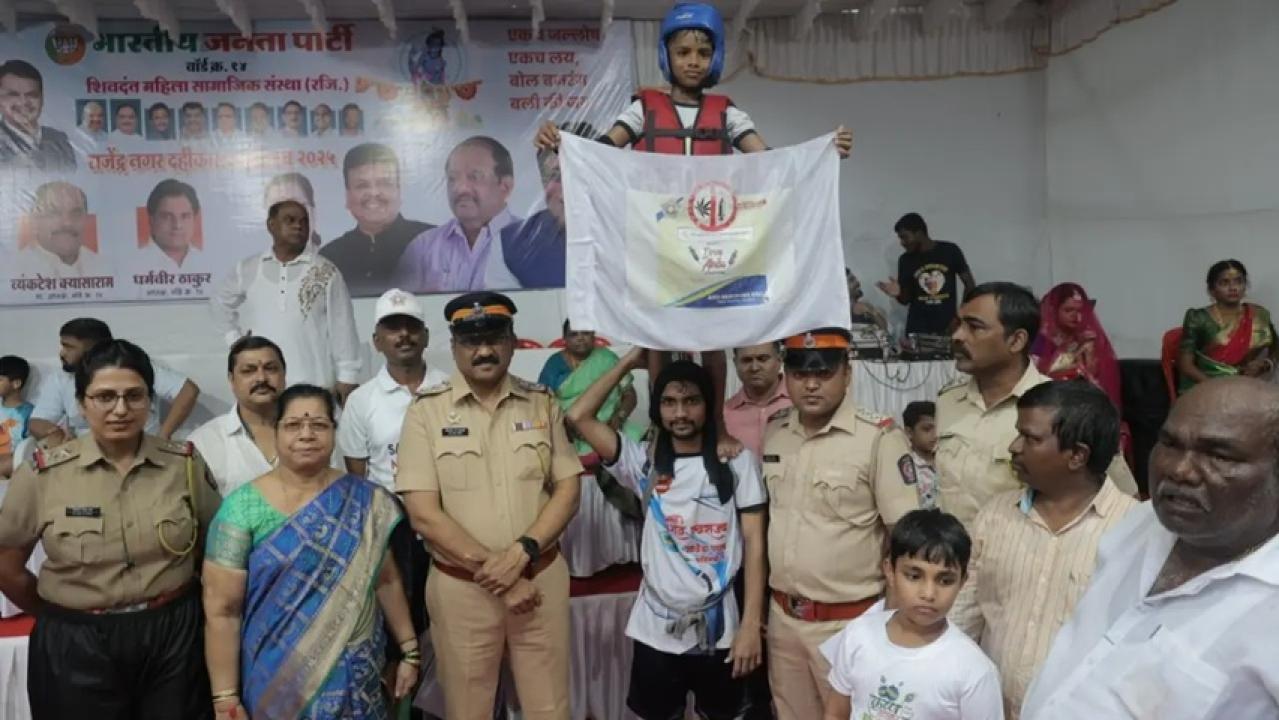 Iदही हांडी उत्सव में मुंबई पुलिस का अनोखा संदेश, कहा– `नशे से दूर रहें`