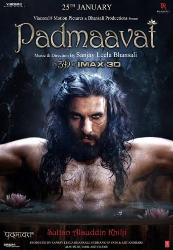 अलाउद्दीन खिलजी - पद्मावत
पद्मावत में अलाउद्दीन खिलजी जैसे गंभीर और क्रूर किरदार को निभाना रणवीर की बहुमुखी प्रतिभा का सच्चा प्रमाण था. अपने अद्भुत अभिनय की बदौलत, पर्दे पर इतने गहरे खलनायक की भूमिका निभाकर केवल वही दिल जीत सकते थे.