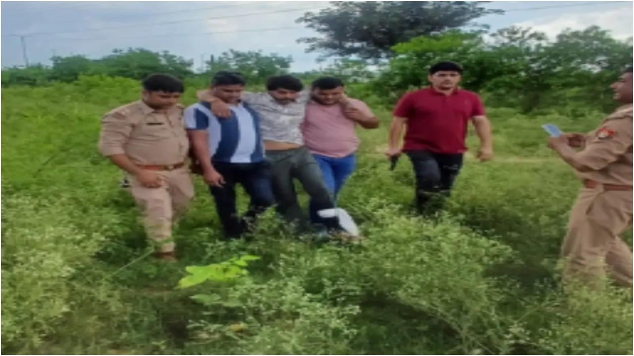 ग्रेटर नोएडा में पुलिस ने दहेज हत्या के आरोपी को उस समय पैर में गोली मार दी जब वह कथित तौर पर हिरासत से भागने की कोशिश कर रहा था. तस्वीर/पीटीआई