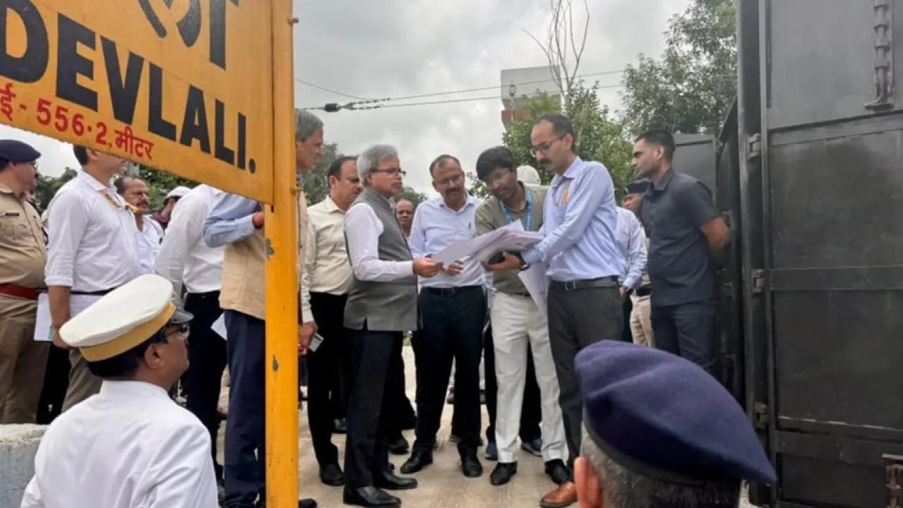 Iरेलवे बोर्ड प्रमुख ने नासिक स्टेशनों का किया निरीक्षण