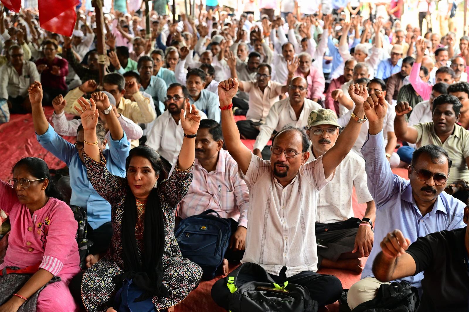 एक सेवानिवृत्त ड्राइवर ने बताया, “हमने ज़िंदगी भर बेस्ट को दिए, अब जब हमें सहारा चाहिए, तो सिस्टम हमारी पीठ फेर रहा है.”