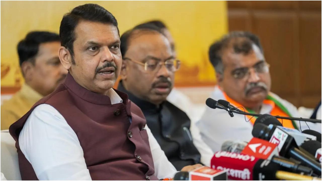 उन्होंने कहा कि धारावी का पुनर्विकास करने का मतलब एक नया शहर बसाना है.