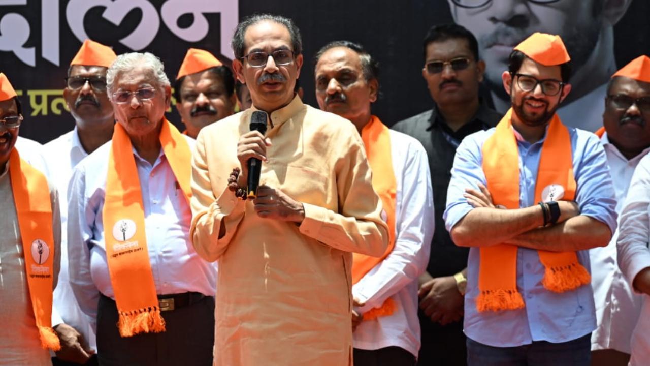 Iदागी मंत्रियों पर उद्धव ठाकरे का हमला, चुनाव में जनता से सबक सिखाने की चेतावनी