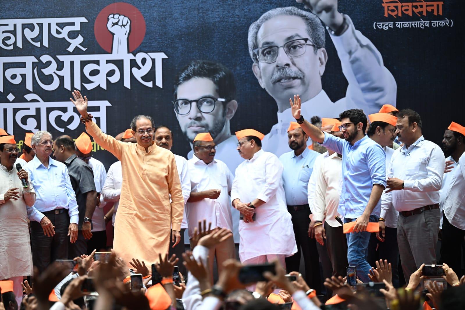 पूर्व मुख्यमंत्री ने महागठबंधन की “त्रिकोणी” सरकार को भ्रष्टाचार का अड्डा बताया. उन्होंने कहा कि चुनाव से पहले “ईमानदारी और विकास” का वादा करने वाले आज खुद भ्रष्टाचार के प्रतीक बन चुके हैं. 