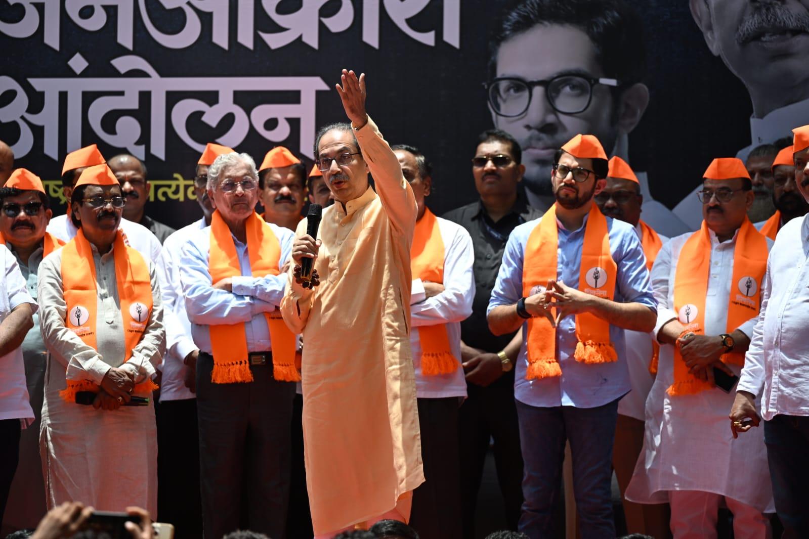 विशेषज्ञ मानते हैं कि ठाकरे का यह आक्रामक रुख आने वाले विधानसभा और लोकसभा चुनावों के लिए रणनीतिक कदम है. राज्य में राजनीतिक समीकरण पहले से ही अस्थिर हैं, और ऐसे तीखे हमले सत्ता पक्ष के लिए मुश्किलें बढ़ा सकते हैं.