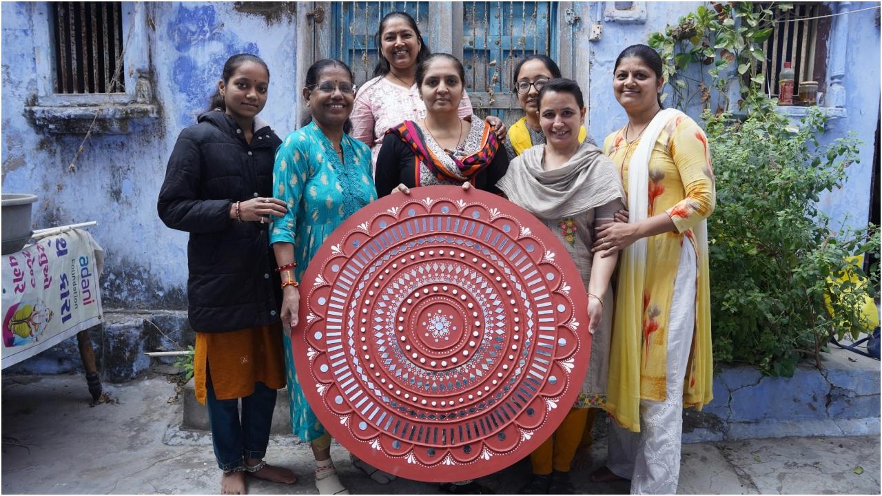 अडानी परिवार ने इस नेक काम में अपना सहयोग देने के विचार को पूरे दिल से अपनाया है, जो सार्थक बदलाव लाने की सोच के अनुरूप है और वे मानते हैं कि सही मायने में यह जश्न मनाने का सबसे संतोषजनक तरीका है.