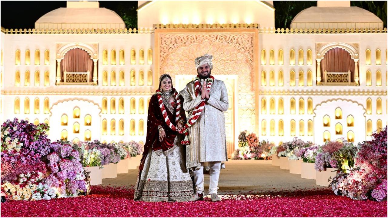 गौतम अडानी ने कहा था कि यह शादी दो दिलों और दो परिवारों का मिलन है और यह करीबी दोस्तों और शुभचिंतकों के बीच मनाया जाने वाला एक पारंपरिक समारोह रहेगा. 