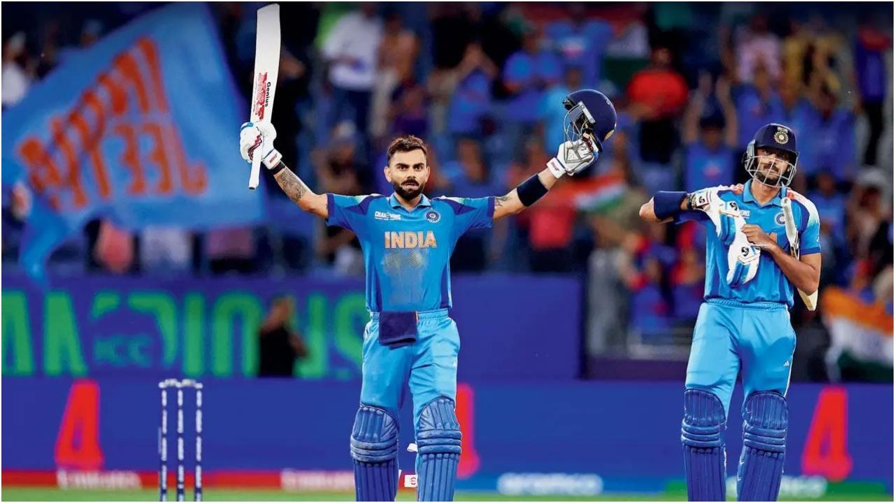 कल दुबई में पाकिस्तान के खिलाफ वनडे मैच में मैच जिताऊ शतक लगाने के बाद विजयी मुद्रा में विराट कोहली.