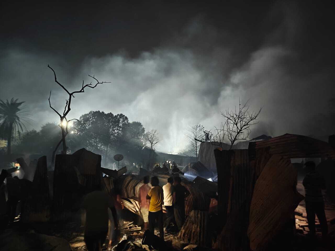 एक फायर ब्रिगेड अधिकारी ने बताया, 