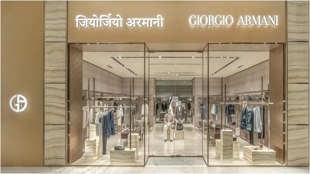 इस लॉन्च के उपलक्ष्य में, जियोर्जियो अरमानी दिग्गज फैशन फोटोग्राफर एल्डो फलाई के प्रतिष्ठित सहयोगी कार्यों का एक विशेष शोकेस प्रस्तुत करता है. यह शोकेस 12 फरवरी से 9 मार्च तक जियो वर्ल्ड प्लाजा एट्रियम में चलेगा, जो तीन दशक की रचनात्मक साझेदारी को श्रद्धांजलि देगा.