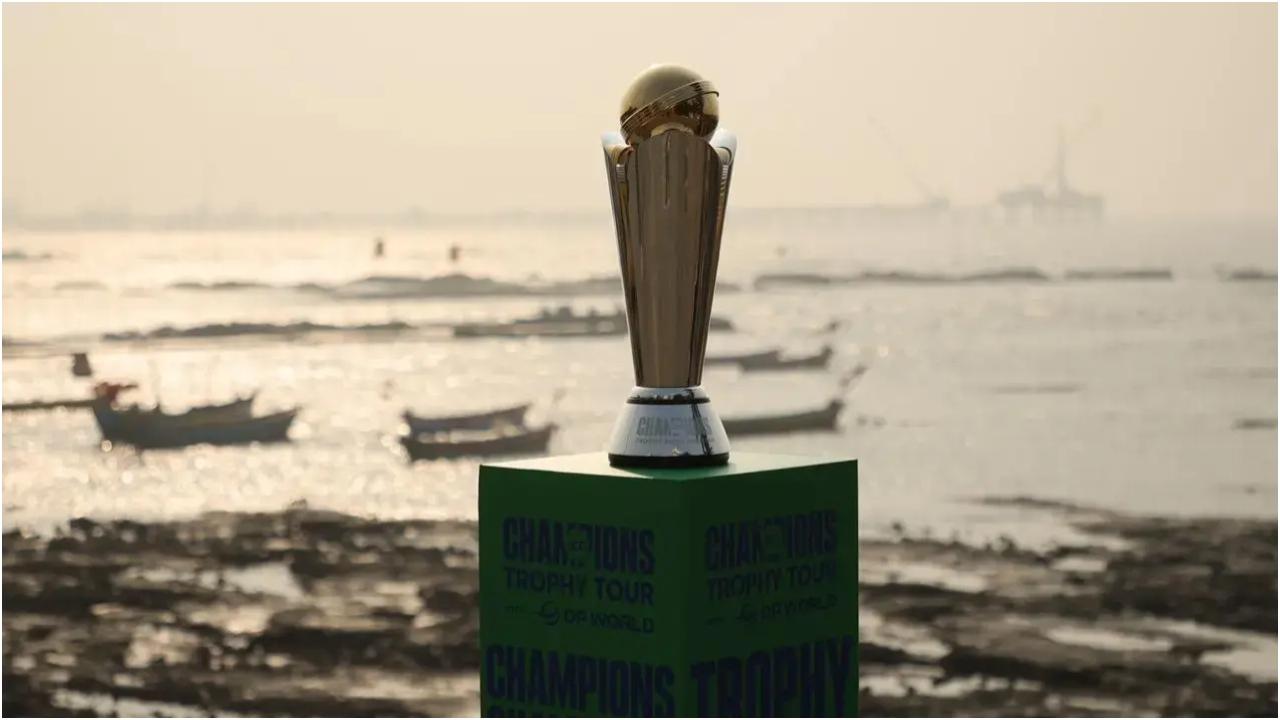 ट्रॉफी टूर का भारतीय चरण मुंबई में शुरू हुआ, जहां शहर के कुछ सबसे प्रमुख स्थानों पर प्रतिष्ठित चांदी के बर्तन प्रदर्शित किए गए. ट्रॉफी वानखेड़े स्टेडियम, शिवाजी पार्क, गेटवे ऑफ इंडिया, कार्टर रोड, ऐतिहासिक छत्रपति शिवाजी टर्मिनस, बैंडस्टैंड और कई अन्य उल्लेखनीय स्थानों पर आयोजित की गई थी.