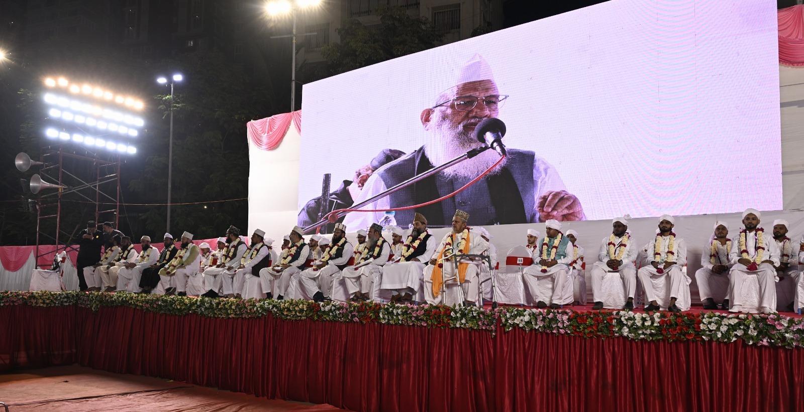 जश्न-ए-शाह सकलैन न केवल एक विवाह समारोह है, बल्कि यह एक सामाजिक पहल भी है, जो उन परिवारों की सहायता करता है जो विवाह के भारी खर्च को उठाने में असमर्थ होते हैं. 