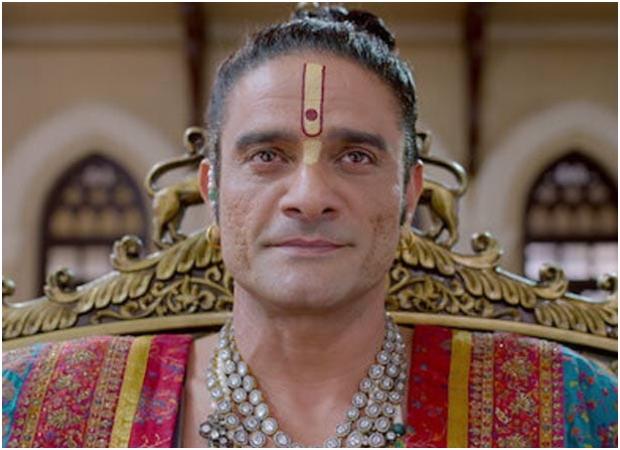 चाहे वह गंभीर और चिंतनशील हाथी राम (पाताल लोक) हो, साहसी रॉ अधिकारी (राजी), बेचैन करने वाला जटिल नरेन (जाने जान), शाही रहस्य (महाराज) या चालाक पहेली (द ज्वेल थीफ), हर भूमिका उनकी पहले से ही त्रुटिहीन फिल्मोग्राफी में एक और परत जोड़ती है.