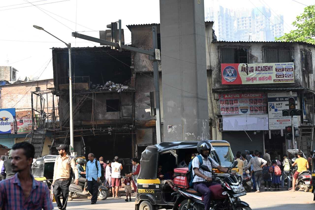 फिलहाल, आग से हुए नुकसान का सही आकलन किया जा रहा है.