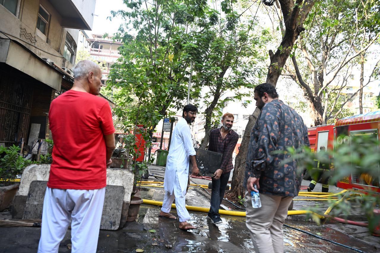 बीएमसी ने इसे लेवल I (मामूली आग) की श्रेणी में रखा, जिससे स्पष्ट हुआ कि स्थिति गंभीर नहीं थी. 