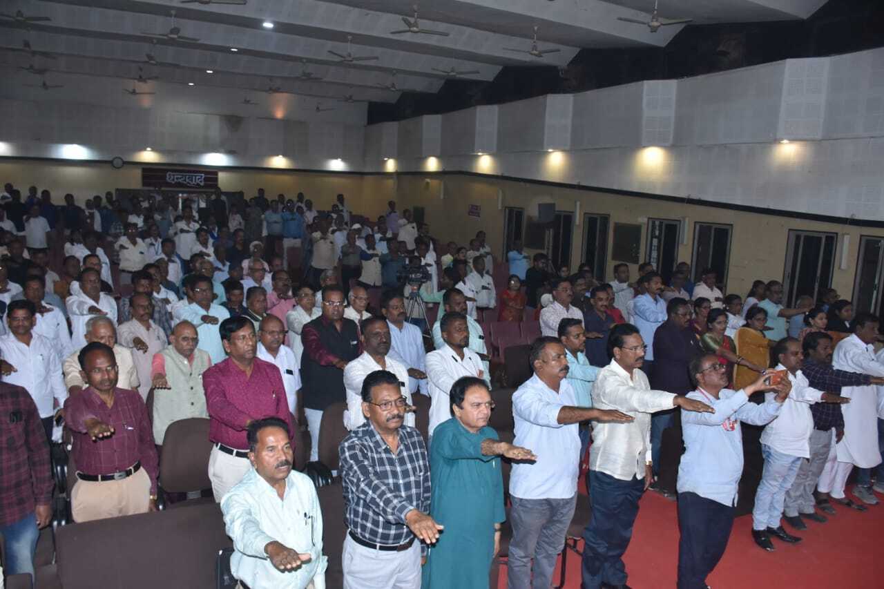 सम्मानित पत्रकार और उनकी उपलब्धियाँ:  इस अवसर पर उन पत्रकारों को सम्मानित किया गया, जिन्होंने निडरता से समाज की समस्याओं को उजागर किया और पत्रकारिता के उच्च मानकों को कायम रखा: