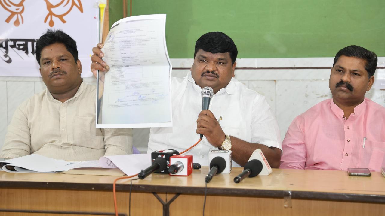 हत्तियाम्बिरे ने आगे चेतावनी दी कि यदि तत्काल न्याय नहीं मिला तो 3 मार्च को महाराष्ट्र में अंबेडकरवादी आंदोलन के सभी कार्यकर्ता और संविधान प्रेमी लोग मंत्रालय का घेराव करेंगे.