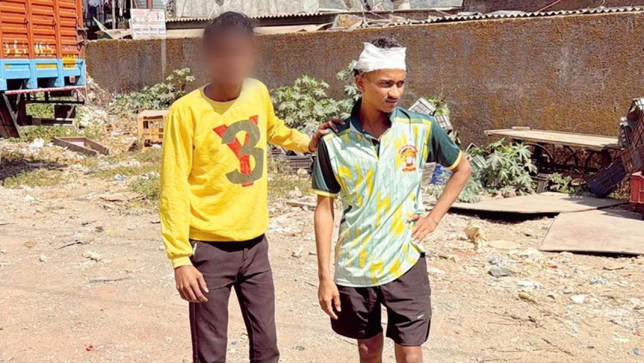 नाबालिग लड़का (बाएं) और 22 वर्षीय यश कनौजिया (दाएं), जिन दो लड़कों पर हमला किया गया था.