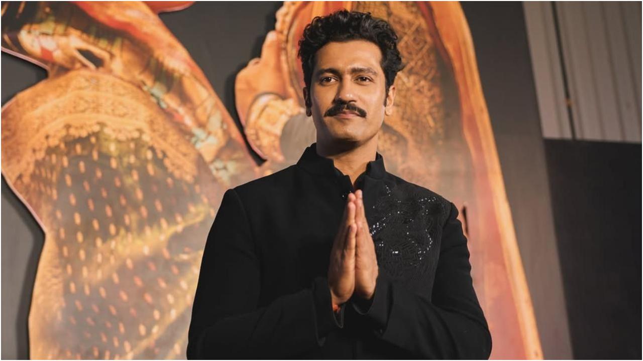 फिल्म के लॉन्च से एक दिन पहले, विक्की ने एक काला कुर्ता भी पहना था, जिस पर छत्रपति संभाजी महाराज की कढ़ाई की गई थी.