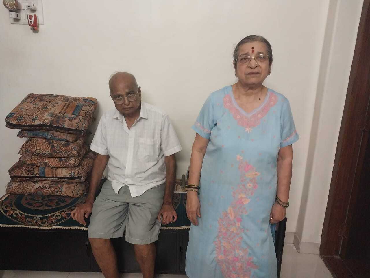 पेड़ गिरते ही घर में अफरा-तफरी मच गई. नीला अतुल पारेख और उनके परिवार के सदस्य किसी तरह सुरक्षित बच गए, लेकिन मानसिक आघात से उबरना उनके लिए आसान नहीं होगा. 