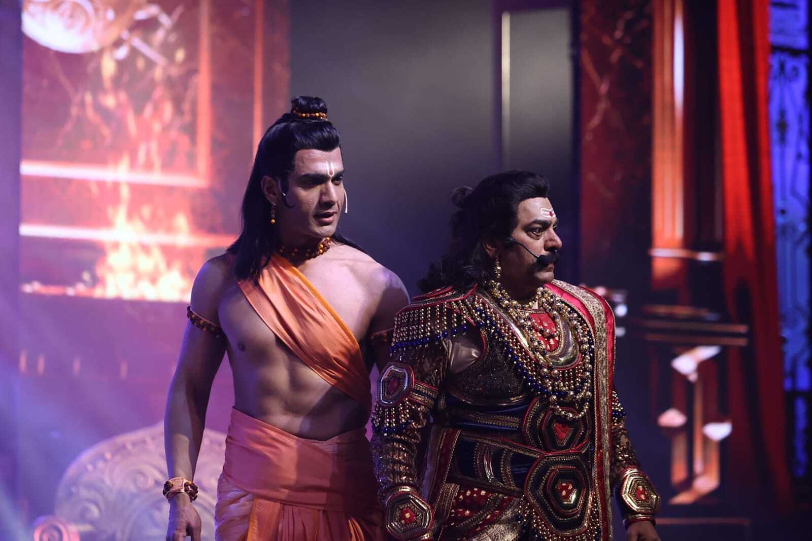 एक्टिंग का कोई भी पैमाना हो , आशुतोष राणा हर कसौटी पर खरे उतरते हैं और यही वजह हैं हमारे राम में उनके द्वारा रावण के निभाये गए किरदार को बहुत बड़ी सफलता मिली हैं.