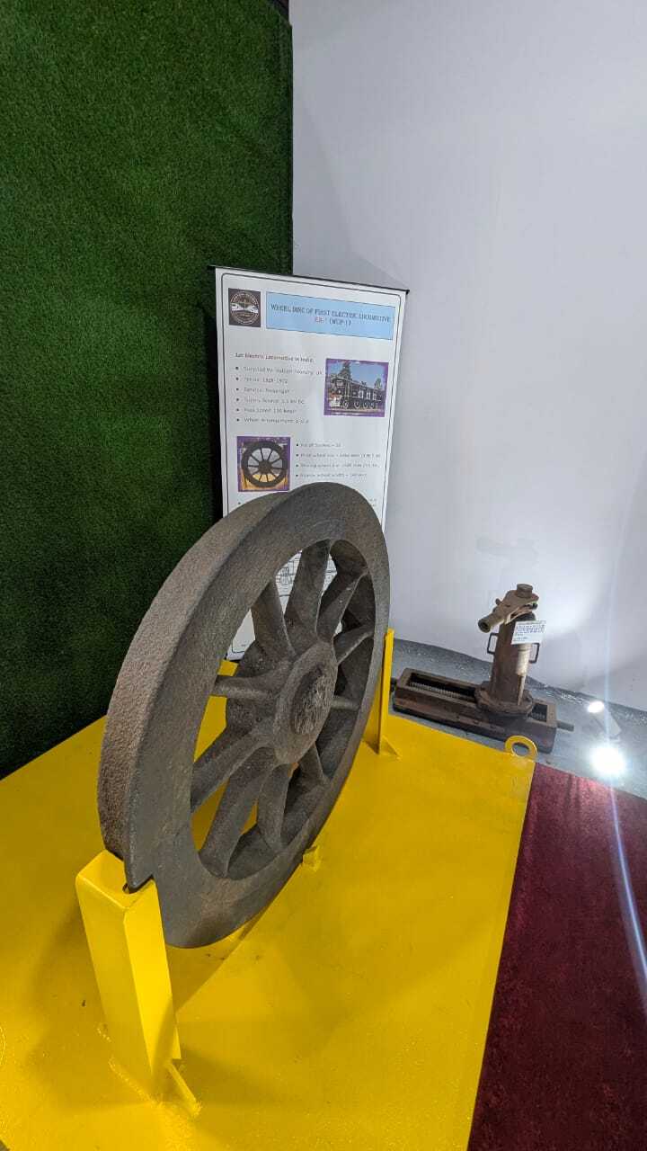 वर्तमान में, लाखों लोग रोज़ाना मुंबई की लोकल ट्रेनों का उपयोग करते हैं. इस प्रदर्शनी ने लोगों को यह दिखाया कि कैसे 100 साल पहले की छोटी शुरुआत आज एक विशाल नेटवर्क में बदल गई है.