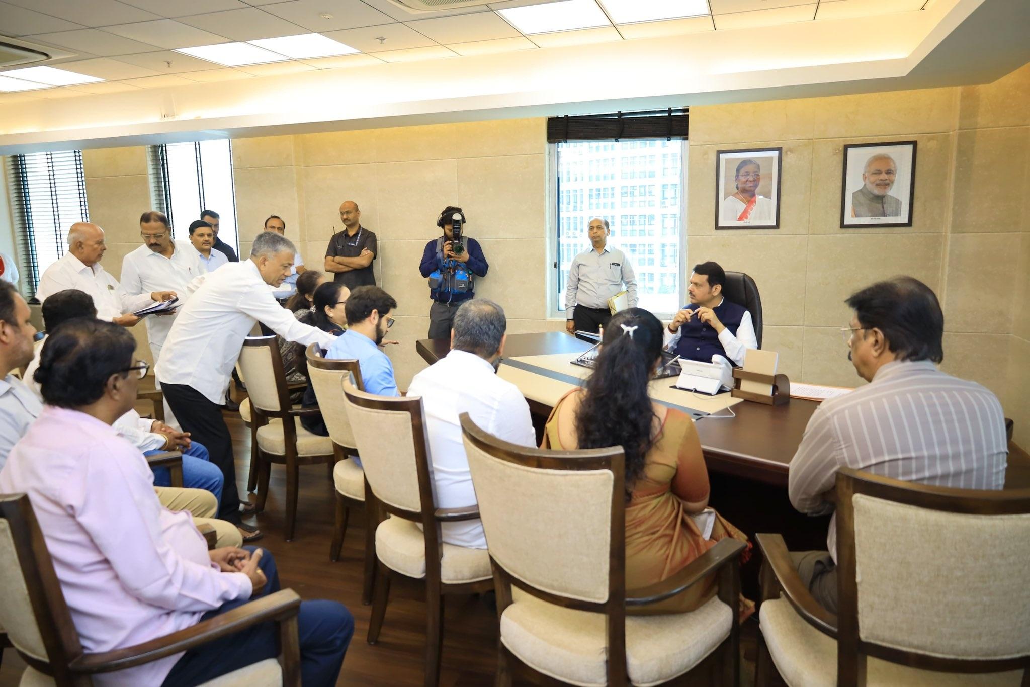 उन्होंने बताया कि, `महा विकास अघाड़ी सरकार ने नई पुलिस कॉलोनियों के लिए ₹600 करोड़ का बजट निर्धारित किया था. 
