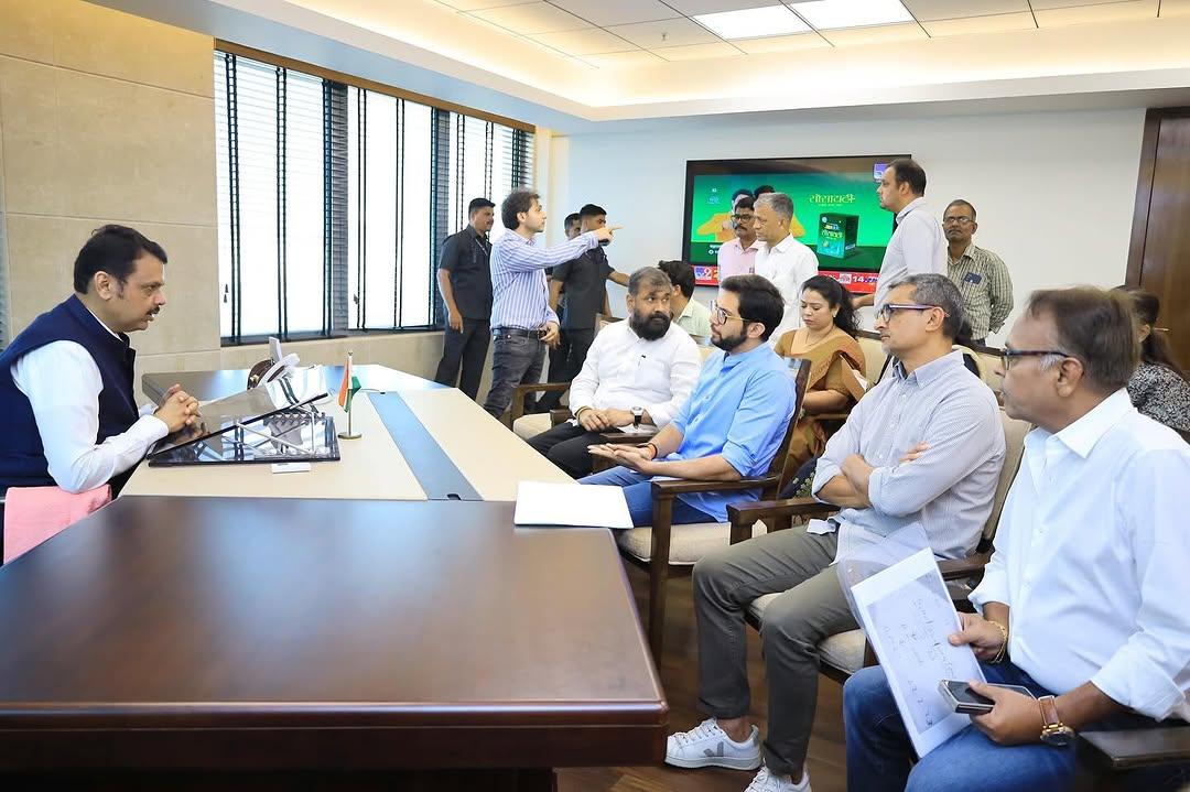 आदित्य ठाकरे का यह रुख दिखाता है कि वे जनता से जुड़े मुद्दों पर सक्रिय हैं और राजनीतिक मतभेदों से ऊपर उठकर काम करने का प्रयास कर रहे हैं. उनकी यह पहल सिर्फ शिवसेना (यूबीटी) की छवि को नहीं, बल्कि राज्य के सामाजिक ढांचे को भी मजबूती देने की ओर इशारा करती है.