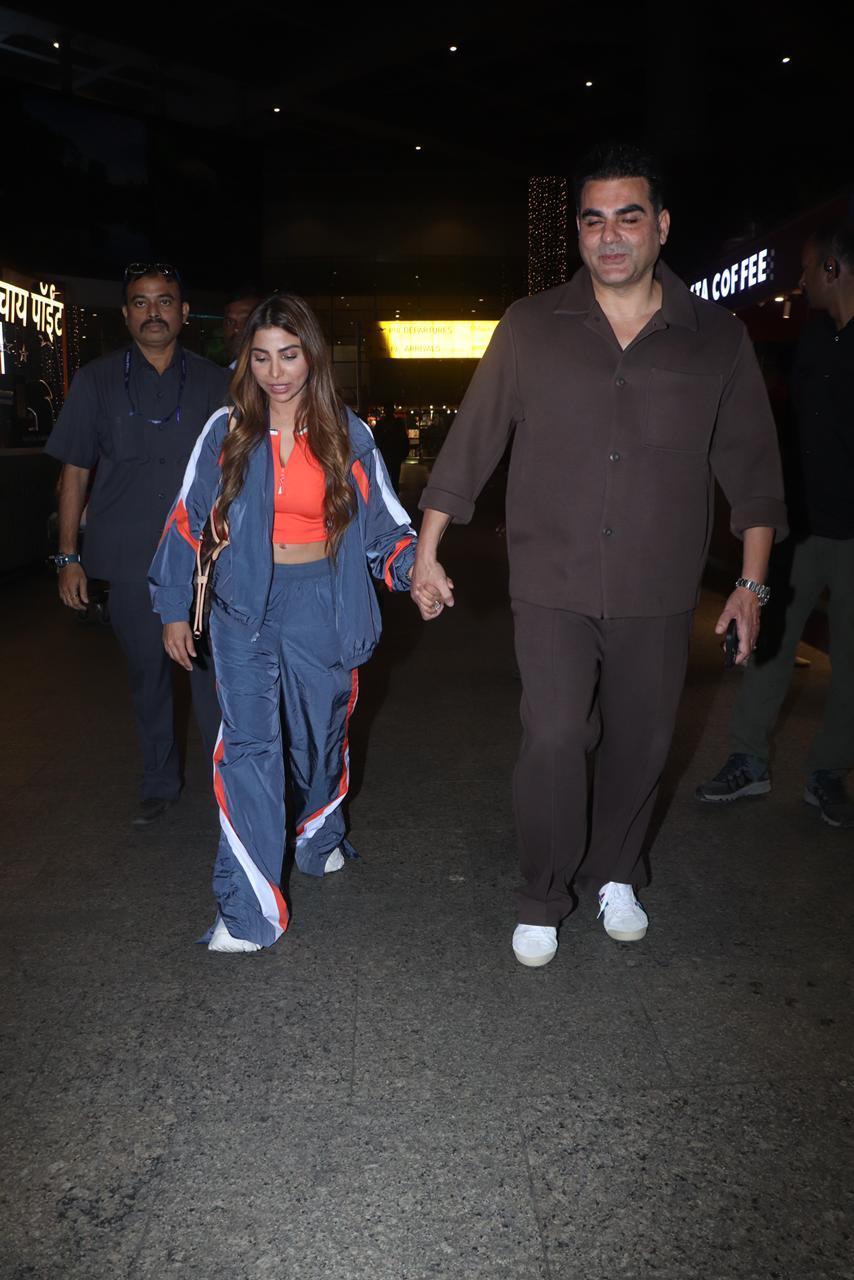 साथ ही अरबाज अपनी बेगम शूरा के हाथों में हाथ डाले भी दिखाई दिए. 