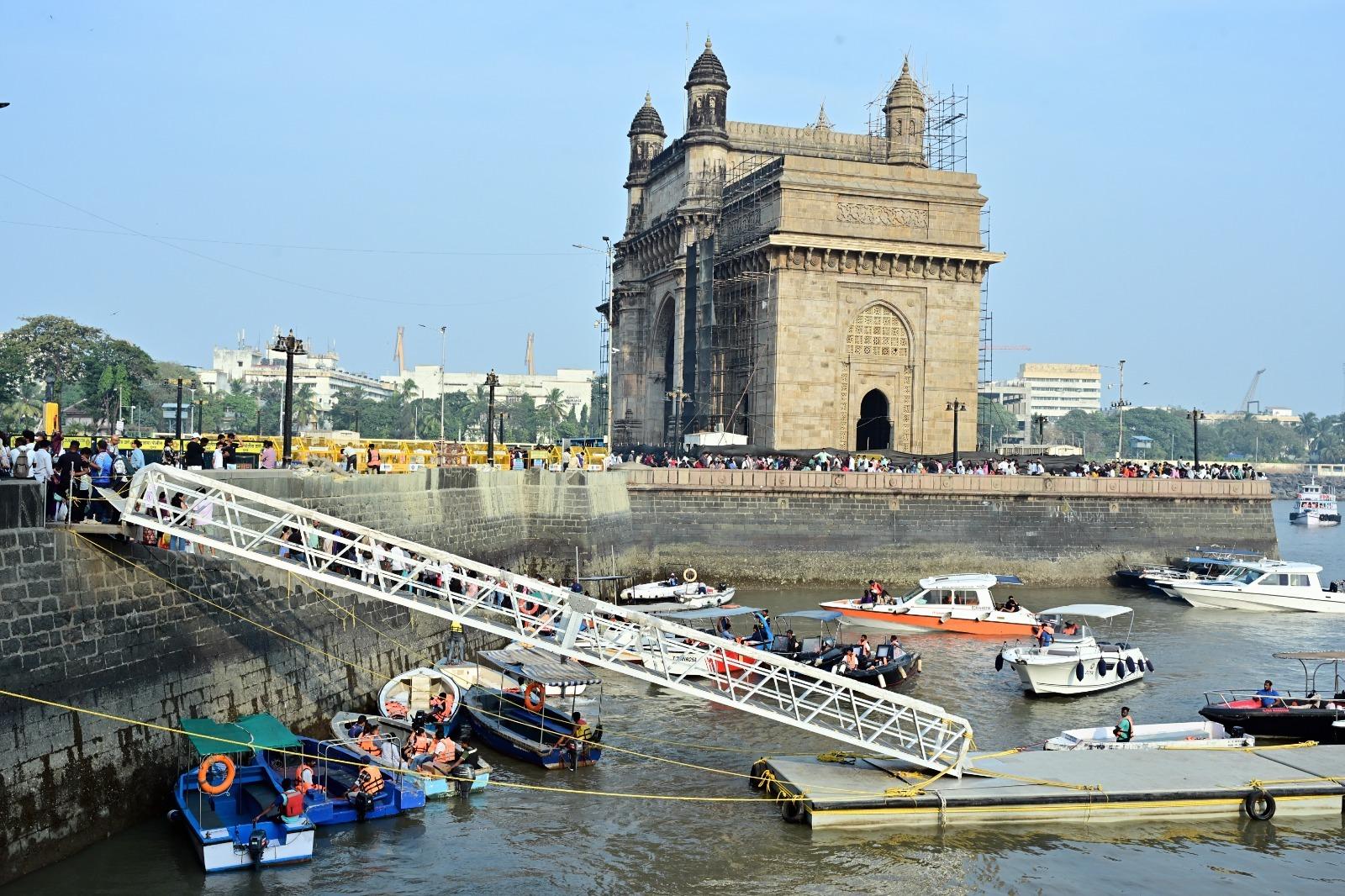 फ्लोटिंग रैंप का उद्देश्य न केवल यात्रियों को बोर्डिंग के दौरान सुविधा प्रदान करना है, बल्कि यात्रा को सुरक्षित बनाना भी है.यह रैंप पानी के स्तर के साथ समायोजित हो सकता है, जिससे किसी भी मौसम या ज्वार-भाटा के दौरान इसका उपयोग किया जा सके.