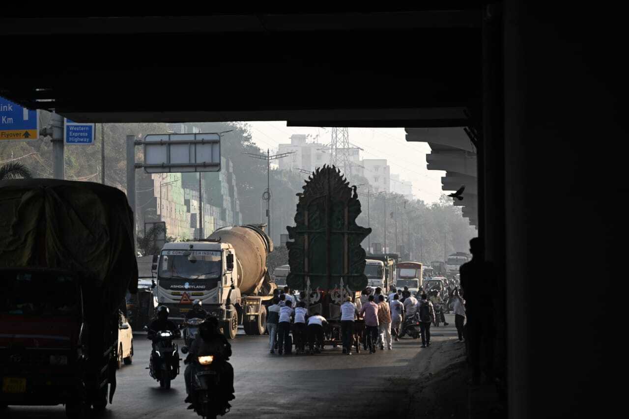 मुंबई में गणेशोत्सव को लेकर भक्तों की श्रद्धा और प्रेम देखते ही बनता है. चाहे गणेश चतुर्थी हो या माघी गणेश जयंती, गणपति बप्पा का आगमन हर बार श्रद्धालुओं में नई ऊर्जा का संचार करता है.
