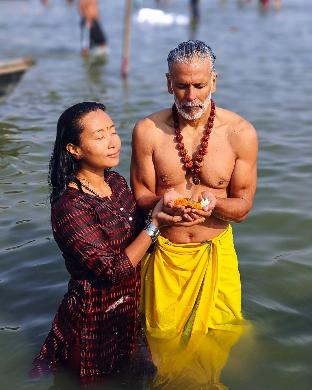 इतना ही नहीं, मिलिंद ने हाल की कुछ दुखद घटनाओं का भी जिक्र किया और पीड़ित परिवारों के लिए संवेदना व्यक्त की. उन्होंने लिखा – 